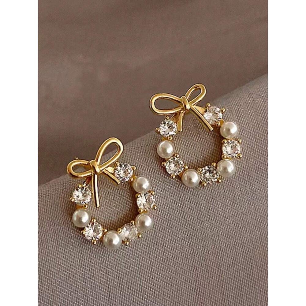 Elegant, Classy, Dainty Gold, Pearl & Diamond Rhinestone Holiday Wreath Earrings